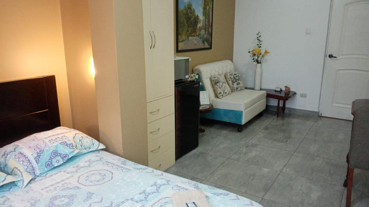 Strenua - Las Quintanas Hostel Трухильо Екстериор снимка