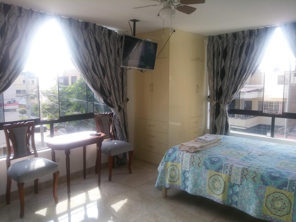Strenua - Las Quintanas Hostel Трухильо Екстериор снимка